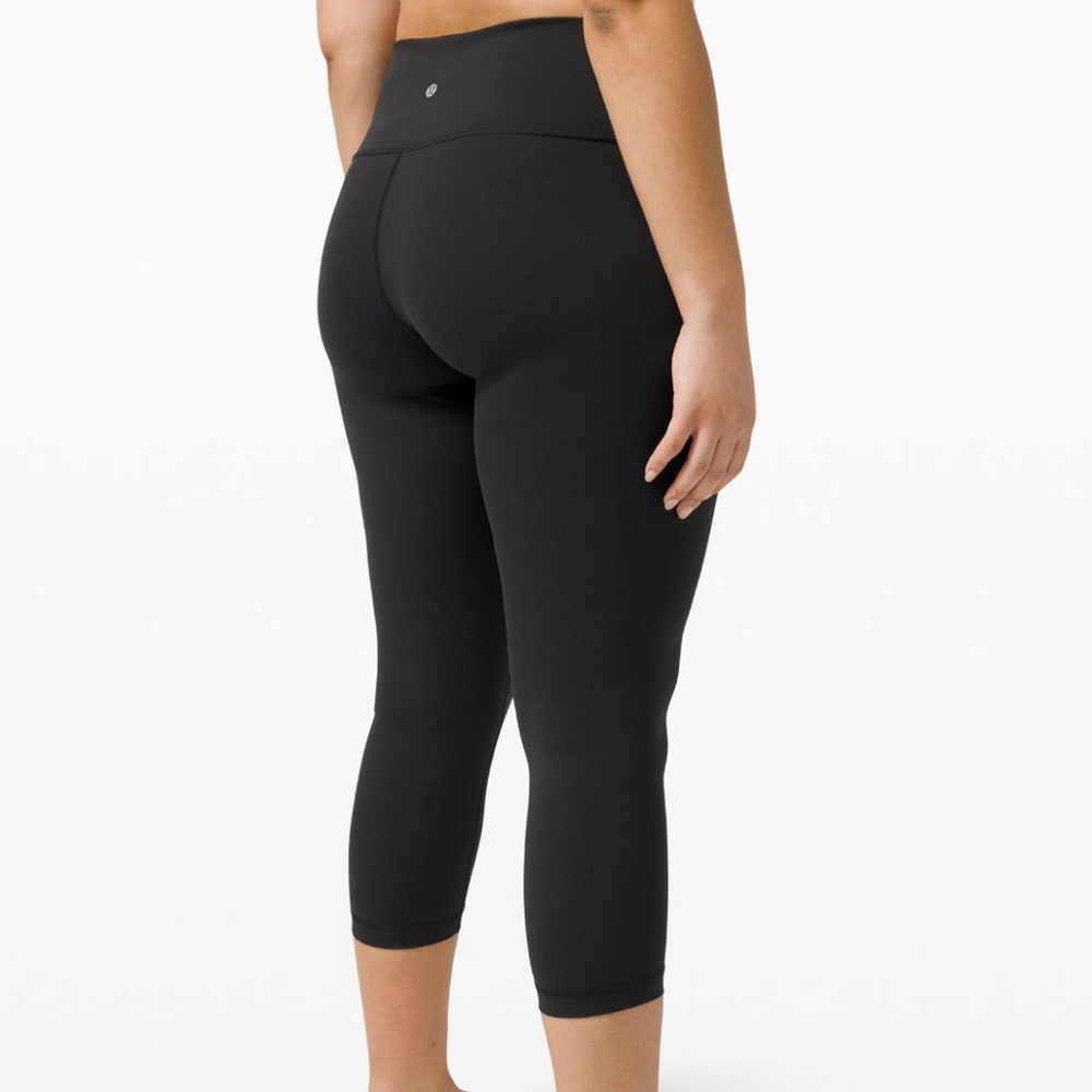 Black lululemon wunder under crop 23”